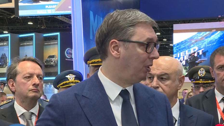 PREDSEDNIK U ABU DABIJU Vučić: Osnovna plata će biti 220.000 dinara!