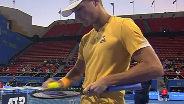 BIZARNO Ovo je najčudniji ritual u svetu tenisa, uzme lopticu i... (VIDEO)