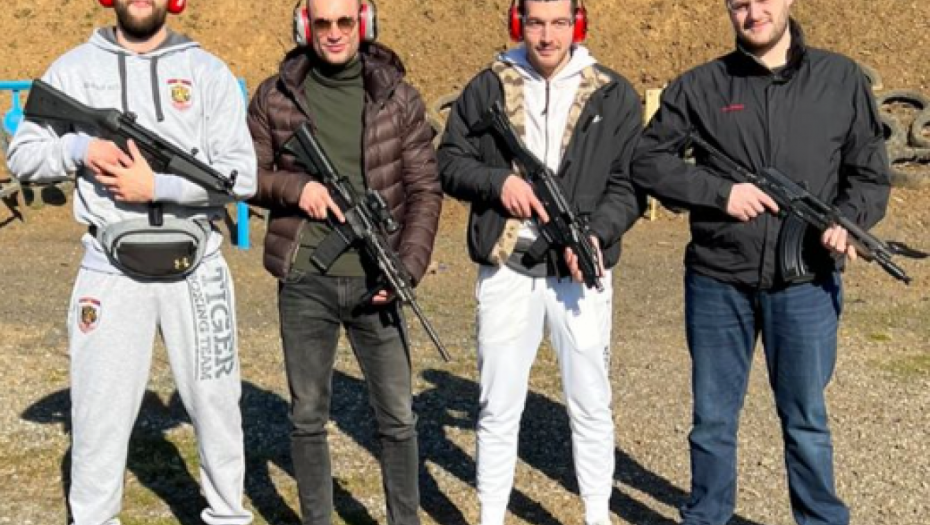 Veljko Ražnatović u streljani na otvorenom