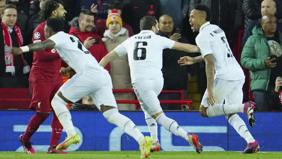 KATASTROFA LIVERPULA Istorijski preokret Reala na "Enfildu", Napoli jednom nogom u četvrtfinalu