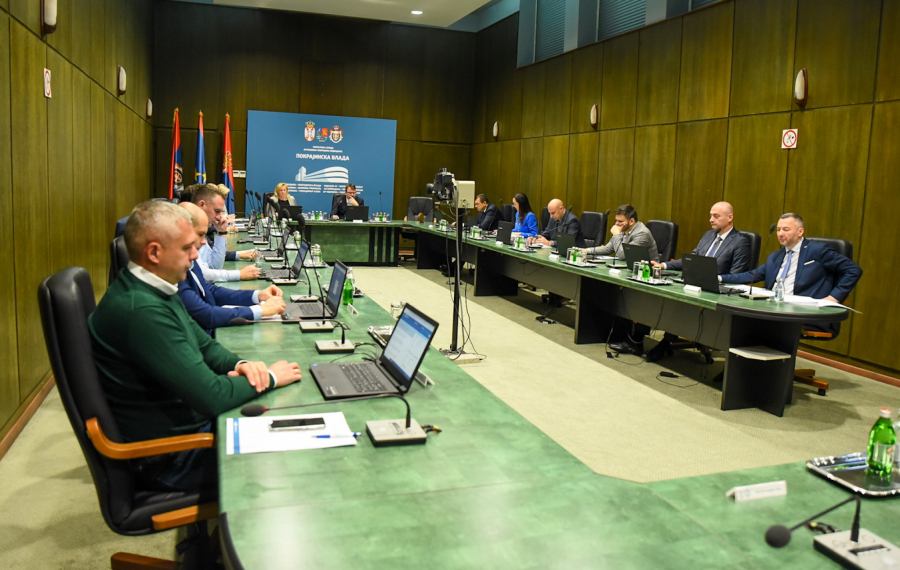 NOVA ULAGANJA POKRAJINSKE VLADE Osvetljenje fudbalskog terena, izgradnja sportske hale...