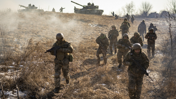 RUSI MOGU DA RATUJU GODINAMA Američki sistem naoružanja stigao u Ukrajinu (FOTO/VIDEO)