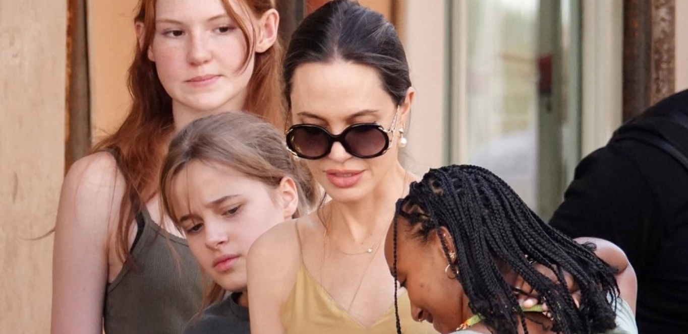 OSVESTI SVET Anđelina Džoli i njene ćerke ošišale kosu u znak podrške Irankama