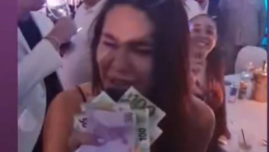 PUNE RUKE EVRA! Marina Visković napravila haos na nastupu, zapevala je ovu pesmu i dobila ogroman bakšiš!