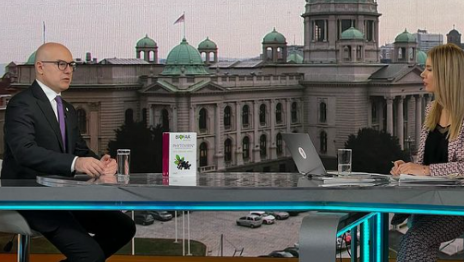 MINISTAR VUČEVIĆ BRUTALNO ODGOVORIO NA NAPADE TAJKUNSKIH MEDIJA: Vojska je naša, prestanite da lažete vi koji ste topili tenkove