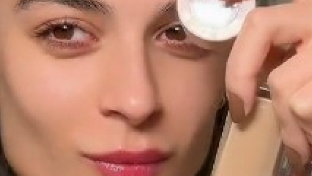 SMEĐA MASKARA JE NOVI BEAUTY TREND Omekšajte crte lica, izgledajte toplije, pristupačnije