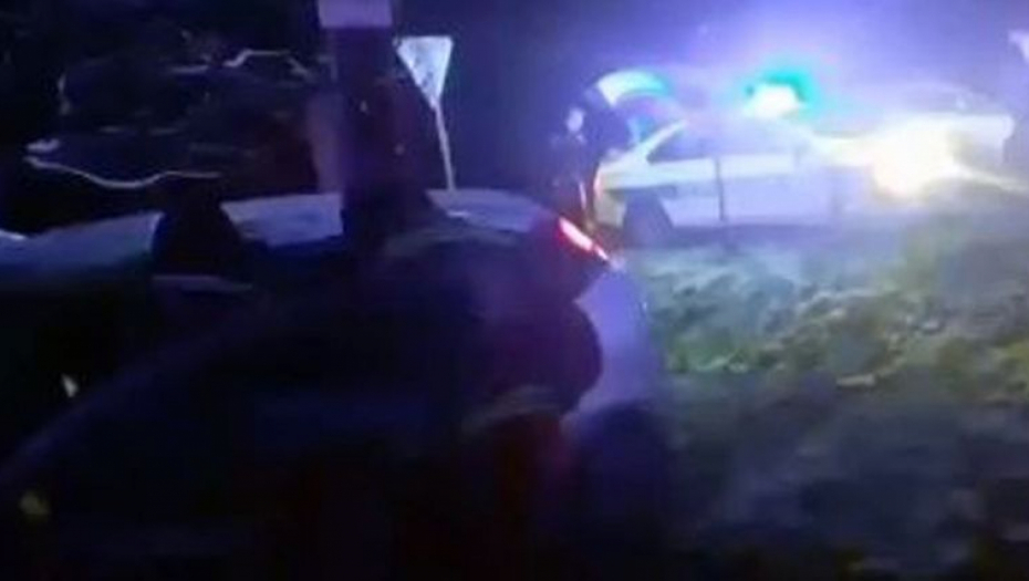 UŽAS U BEČEJU Devojci automobil uleteo u kuću dok je spavala, vozač bio pijan!