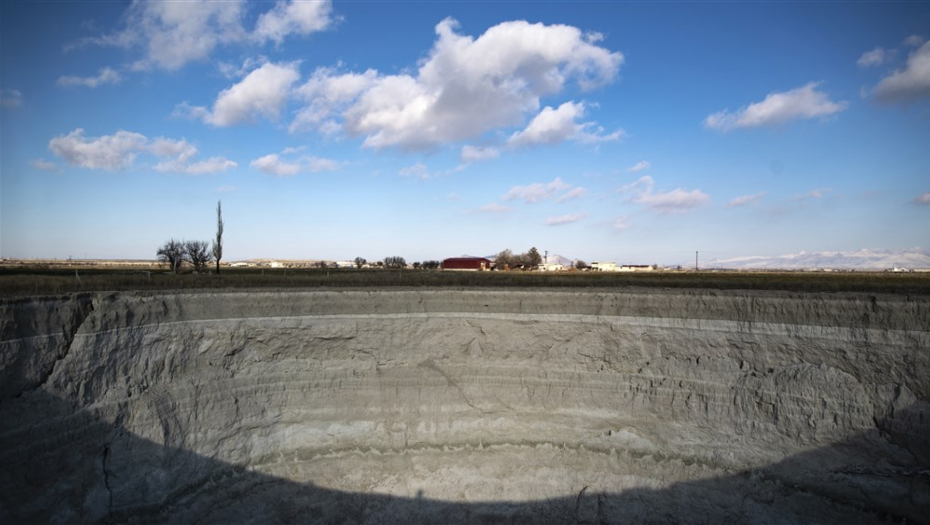 NOVA PRIRODNA KATASTROFA U TURSKOJ Nakon razornih zemljotresa, pojavio se džinovski krater (VIDEO)