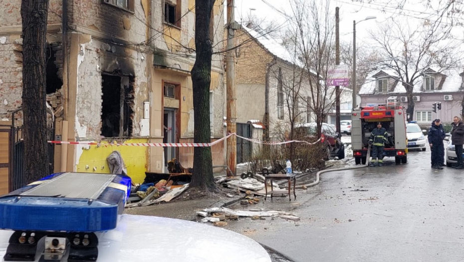 ALO! NA MESTU EKSPLOZIJE U ZEMUNU Zgrada potpuno uništena, komšije i rođaci na ulicama u neverici! (FOTO+VIDEO)