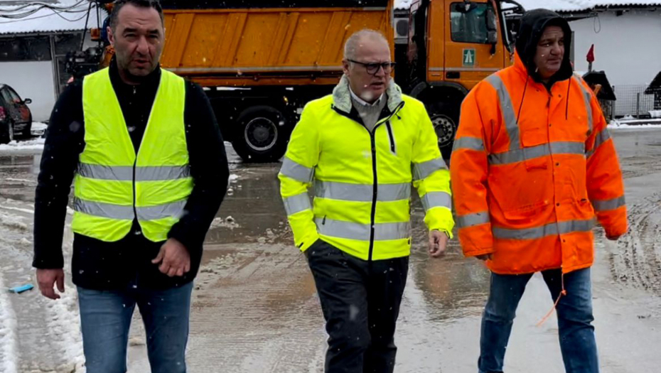 "SPREMNO SMO DOČEKALI SNEG" Vesić: Putevi čisti, na terenu više hiljada ljudi (FOTO)