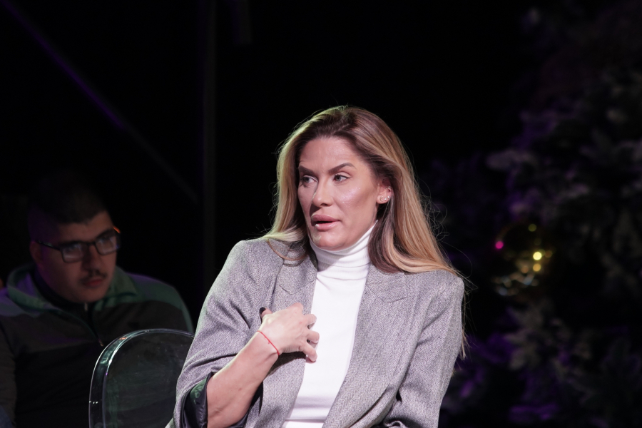 SKANDALOZNA FOTKA GOLE ANE ĆURČIĆ Društvene mreže gore zbog provokativnog izdanja, kamere sve snimile (FOTO)