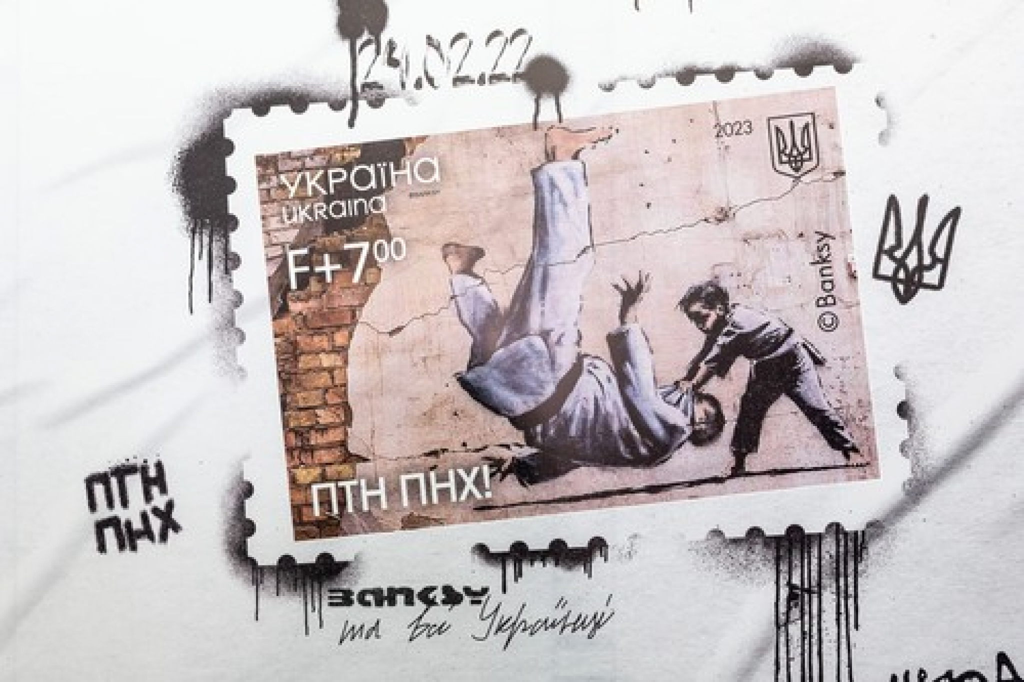 ŠTA SE OVO DEŠAVA U KIJEVU? Putin osvanuo na muralu, sad ga stavljaju i na poštanske marke?! (FOTO)