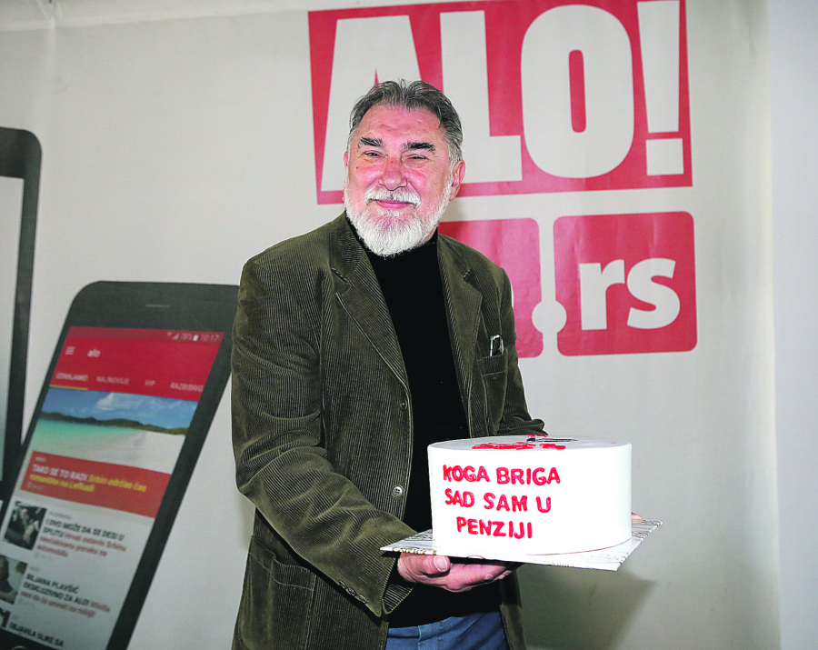 PRVI PENZIONER ALO! NOVINA Dragi naš Siniša, srećni ti i dugovečni penzionerski dani!