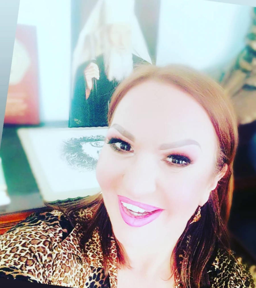 DA LI JE PREPOZNAJETE? Nekada je bila misica, pevačica, a sada je voditeljka, nedavno je doživela veliku neprijatnost na ulici