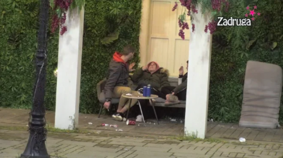 MATORA OSTAVILA ANITU Jovana odlučila da stavi tačku na kombinaciju sa Stanojlovićevom, ona van sebe