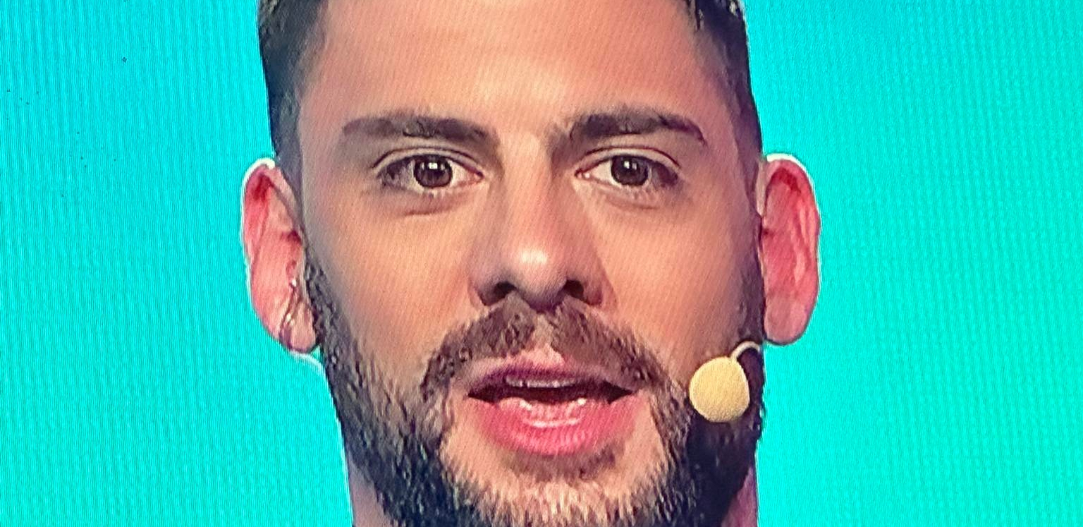 HAOS ZBOG EVROVIZIJE Fanovi traže da se Milan Marić skine go, a ovo su hit reakcije!