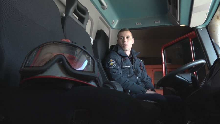 HRABRI UŽIČANI Mladi vatrogasci spasoci iz ruševina izvukli mladu devojku, ali to nije sve (FOTO/VIDEO)