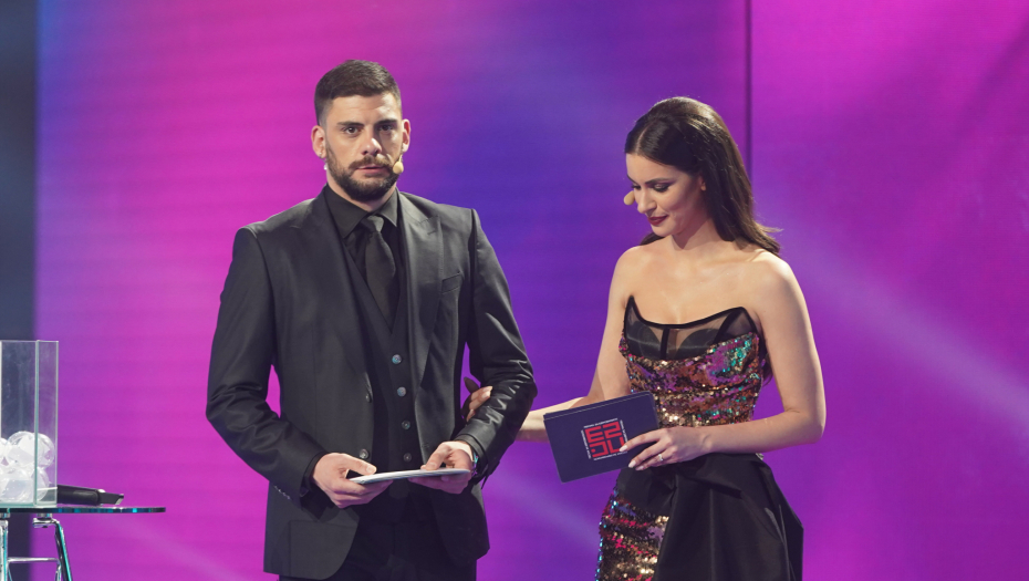 EVO ZAŠTO DANAS SVI BRUJE NEPRESTANO O MILANU MARIĆU Ono što je sinoć uradio izazvalo pravu buru u javnosti, munjevito se širi i deli! (VIDEO)