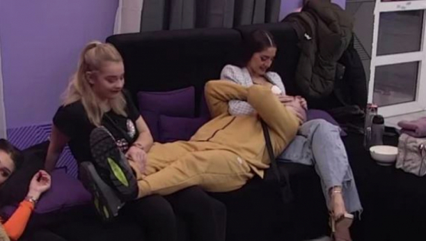 ZVEZDANOV HAREM Dok ga ljubavnica mazi, Slavniću cimerka masira noge, a Ana sve to gleda, skandal!