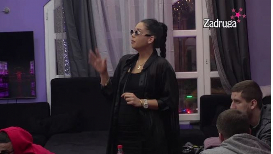 Zadruga, gledanje snimaka 