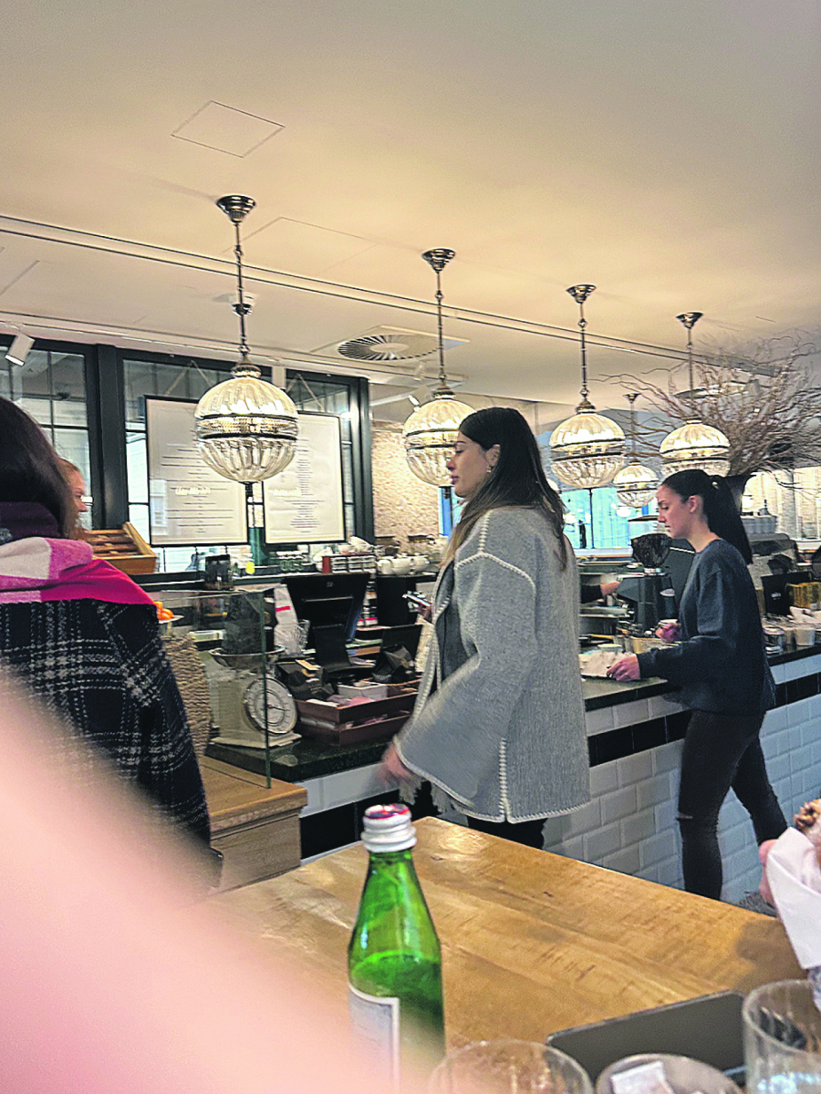 Lepa Mina čeka bebu sa Zvezdinim asom, a evo šta radi kada misli da je niko ne gleda