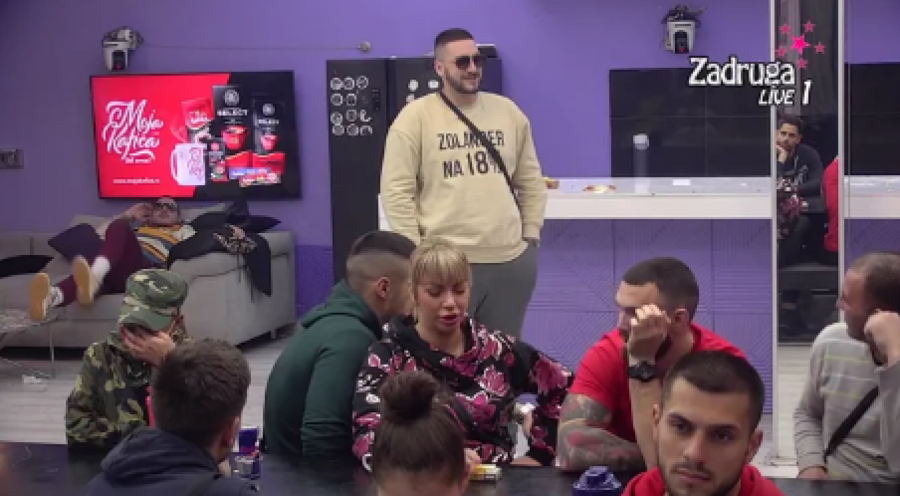 TI SI NAJVEĆI OLOŠ Marija van sebe nakon što je Miljana pokušala da poljubi Zolu, poslala jasnu poruku Bebici