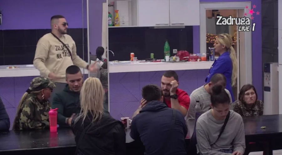 TI SI NAJVEĆI OLOŠ Marija van sebe nakon što je Miljana pokušala da poljubi Zolu, poslala jasnu poruku Bebici