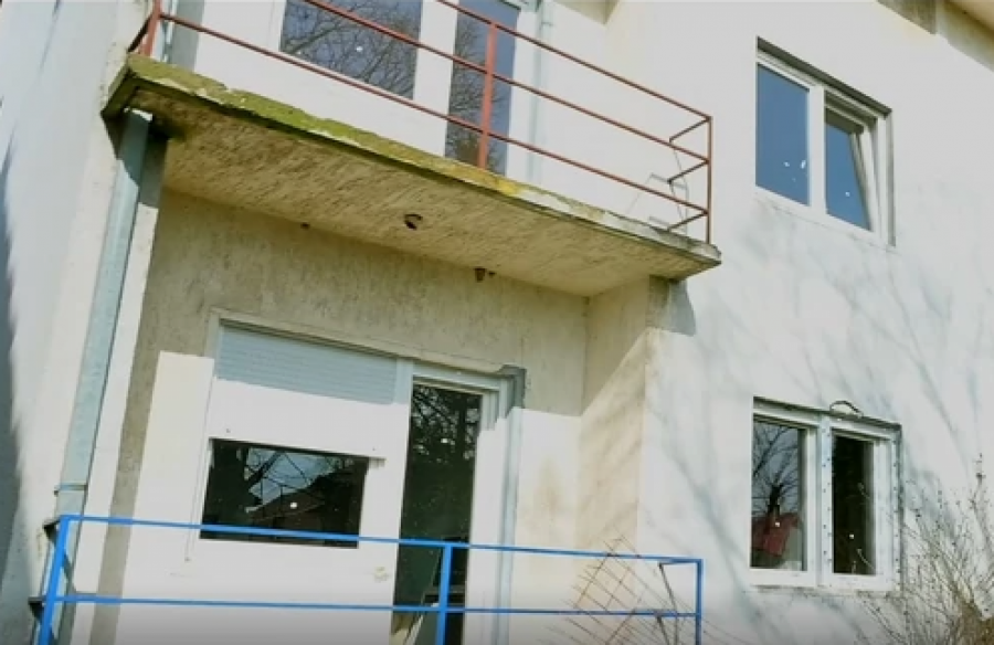 OVO JE TEODORINA KUĆA U KAČAREVU Goca se godinama sudila sa sestrama oko imovine, a evo šta komšije kažu: Ne vezuju je lepe uspomene!