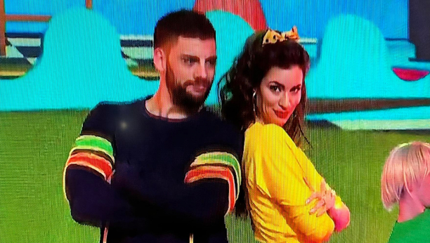 ZAPALIO DRUŠTVENE MREŽE Milan Marić zamešao kukovima  i zatresao guzom, urnebesno (FOTO)