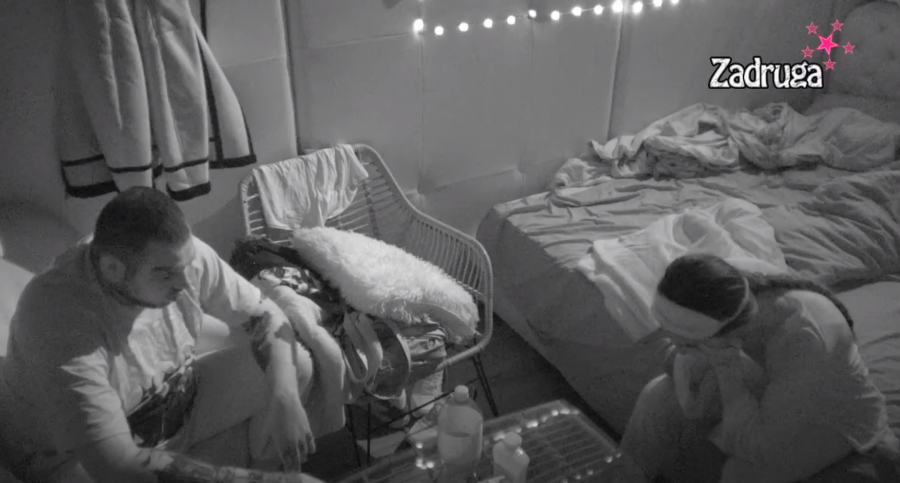 ANĐELA NE PRESTAJE DA PLAČE ZA ZVEZDANOM 