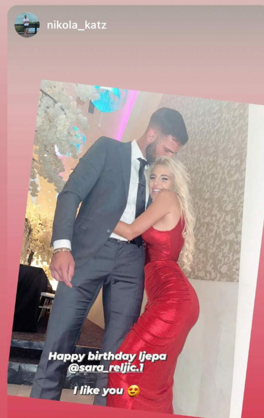 POKAZALA DEČKA Pevačica više ne krije da je zaljubljena, ovaj frajer je osvojio njeno srce (FOTO)