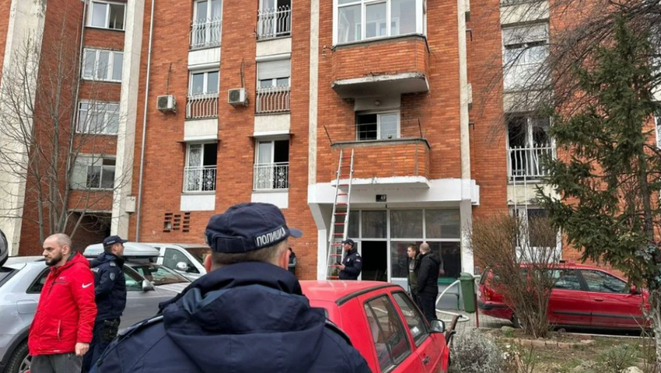 AMRU SLOMILE JEZIVE VESTI O NASTRADALOJ DEČICI Majka poginulih mališana u požaru u Novom Pazaru prebačena na kliniku ''Dr Laza Lazarević''