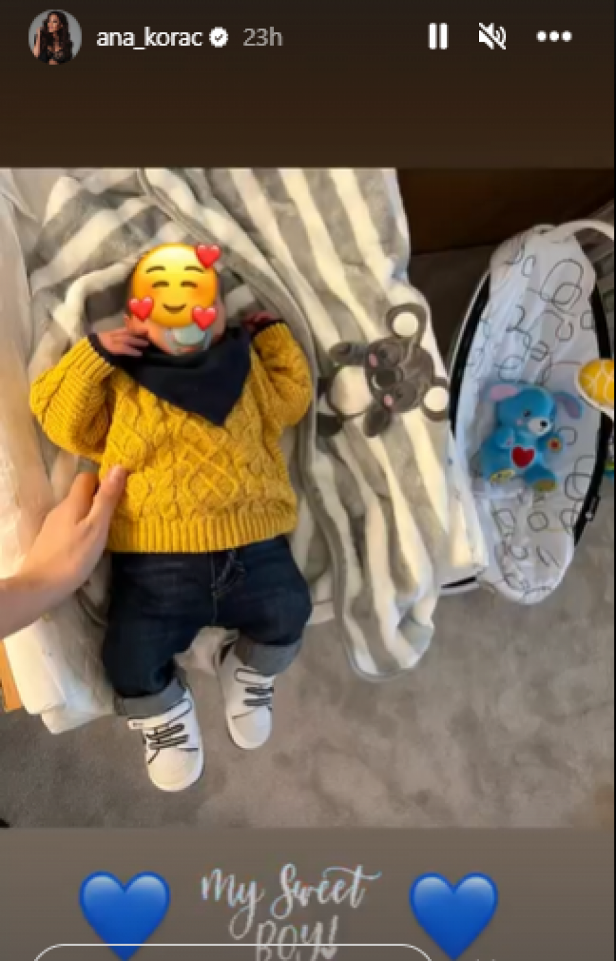 U SKLADU SA TRENDOVIMA Ana Korać raznežila sve fotkom svog sina, ne razdvaja se od njega! (FOTO)