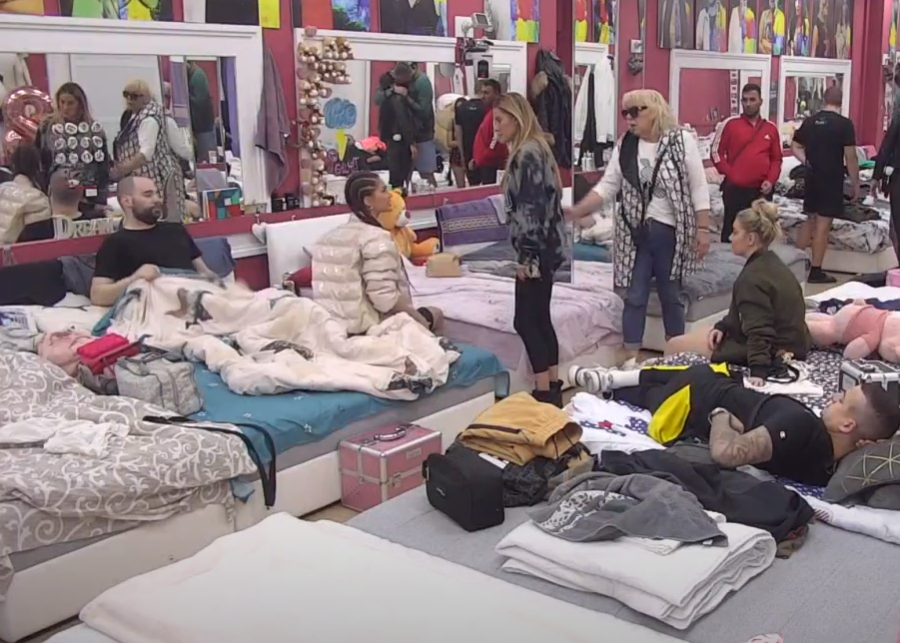 SUOČILE SE SUPARNICE Dok se Zvezdan sladio Ana i Anđela su se vređale i optuživale jedna drugu (VIDEO)