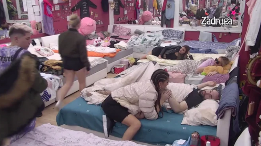 ZADRUGARI ZANEMELI ZBOG POSTUPKA ANĐELE I ZVEZDANA Nakon burne svađe dveju suparnica, ljubavnici su uradili nešto neočekivano