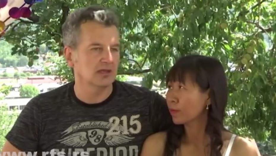 ZBOG SLOBODANA PROMENILA VERU Snajka iz Indije osvojila Prijepolje, radi u njivi, cepa drva, ulepšava žene, a deca samo viču: „Riža, riža!“