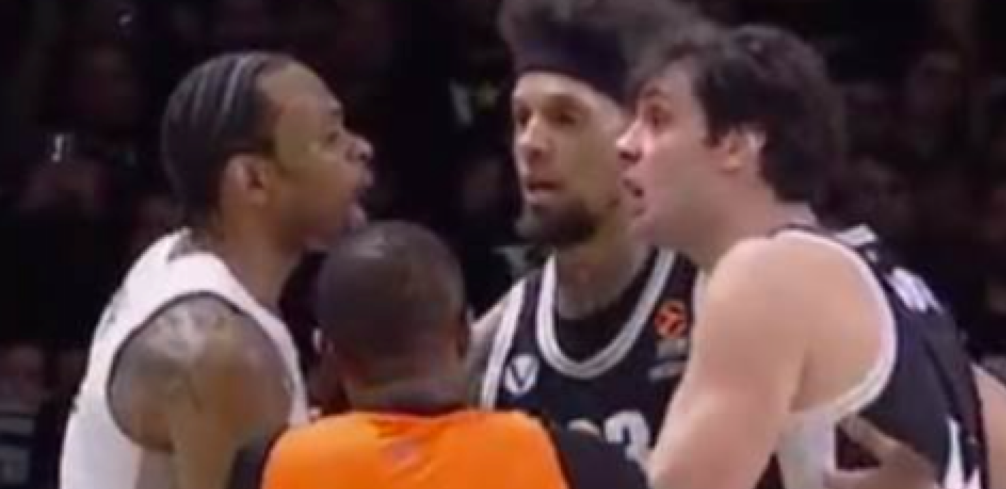 HAOS NASTAO NA KRAJU MEČA Teodosić i Panter u klinču (VIDEO)