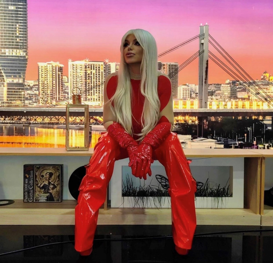 TI ŽENO BLAMA NEMAŠ Dara Bubamara se isfotošopirala, fanovi je unakazili komentarima