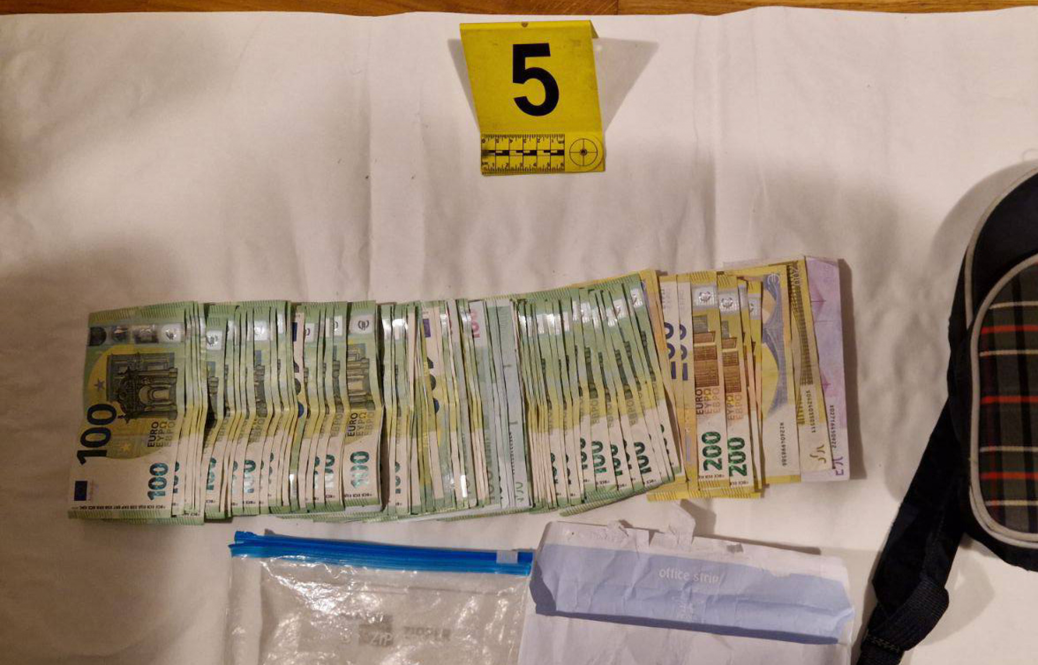 CRNOGORAC U RENOU KRIO 20 PAKETA DROGE U dve policijske akcije uhapšena dva dilera