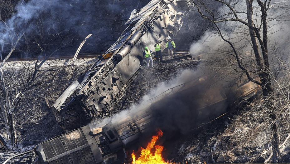 BUKTINJA U AMERICI! Teretni voz iskočio iz šina u Zapadnoj Virdžiniji, ima povređenih!