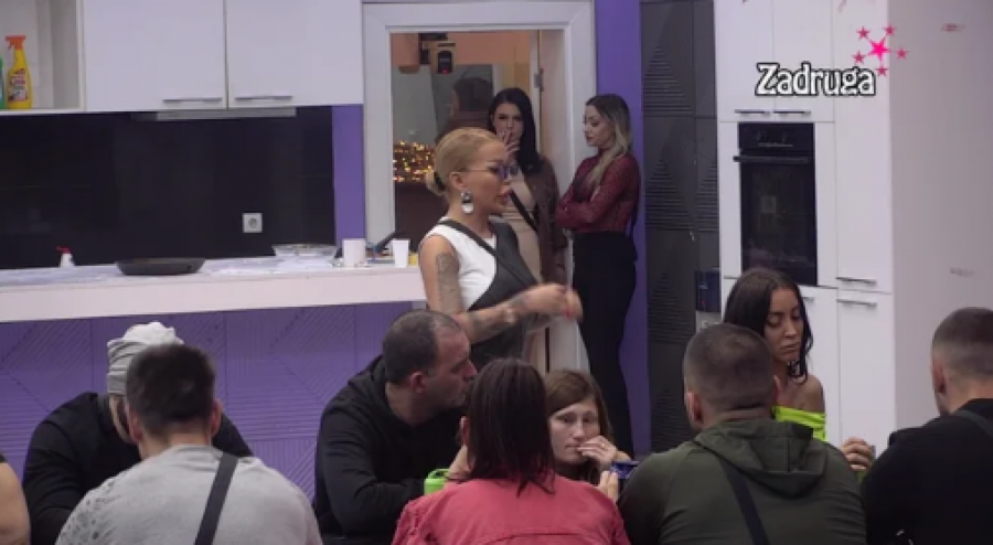 SIGURNA TUŽBA! Nakon što je Anđela rekla da ima šizofreniju, Ana odlučila da pravdu potraži na sudu