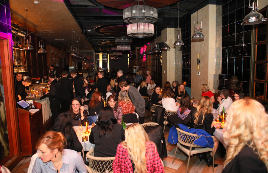 VESIĆ PRIREDIO VEČERU ZA SVE DAME ZAPOSLENE U MINISTARSTVU: Žene najvažniji deo društva, hvala vam za sve što činite