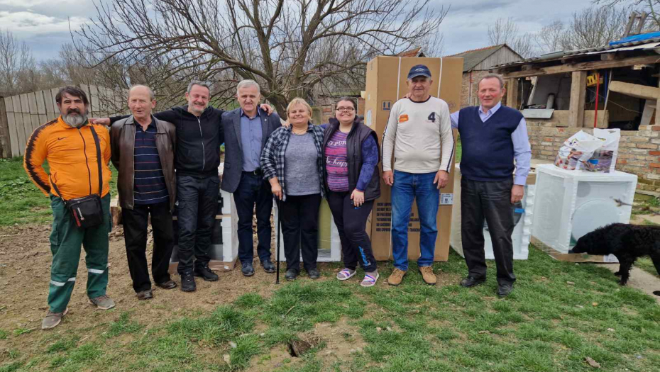 Humana akcija Udruženja veterana organa bezbednosti i vojne policije : Saborci uručili pomoć Zlatku
