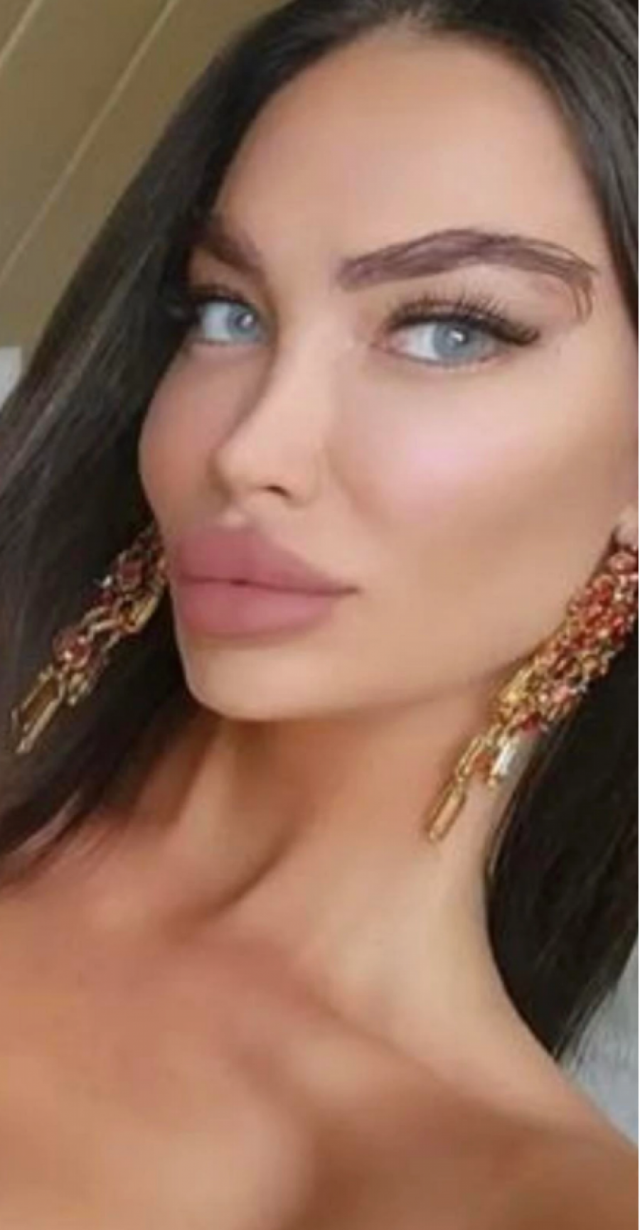 SORAJA JE VIĐENA U ZAGREBU I IZNENADILA SVE SVOJIM IZGLEDOM Starleta pokreće novi trend, nadogradnju obrva (FOTO)