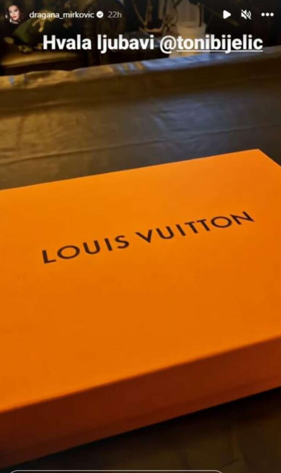 NA OVAJ NAČIN JE DRAGANU MIRKOVIĆ IZNENADIO SUPRUG Nije žalio para za ovakav poklon (FOTO)