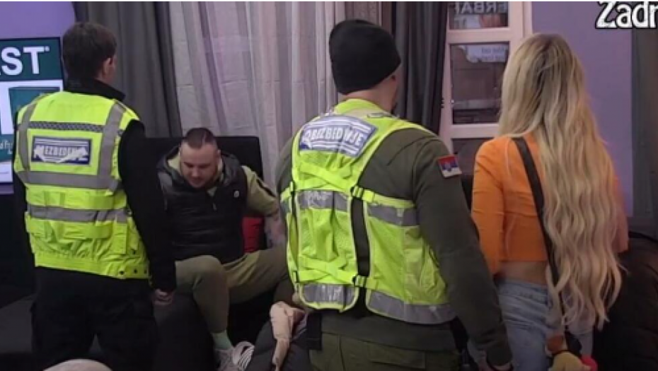 NOVI OKRŠAJ BIVŠIH LJUBAVNIKA Filip urlao na Aleksandru da bi je na kraju pljunuo, obezbeđenje reagovalo odmah (VIDEO)