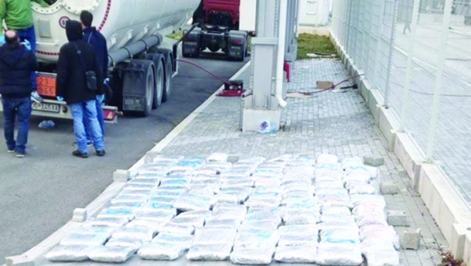 PREOKRET U SLUČAJU POLA TONE KOKAINA Policija morala da istoči sav gas da bi došla do 500 kila  droge