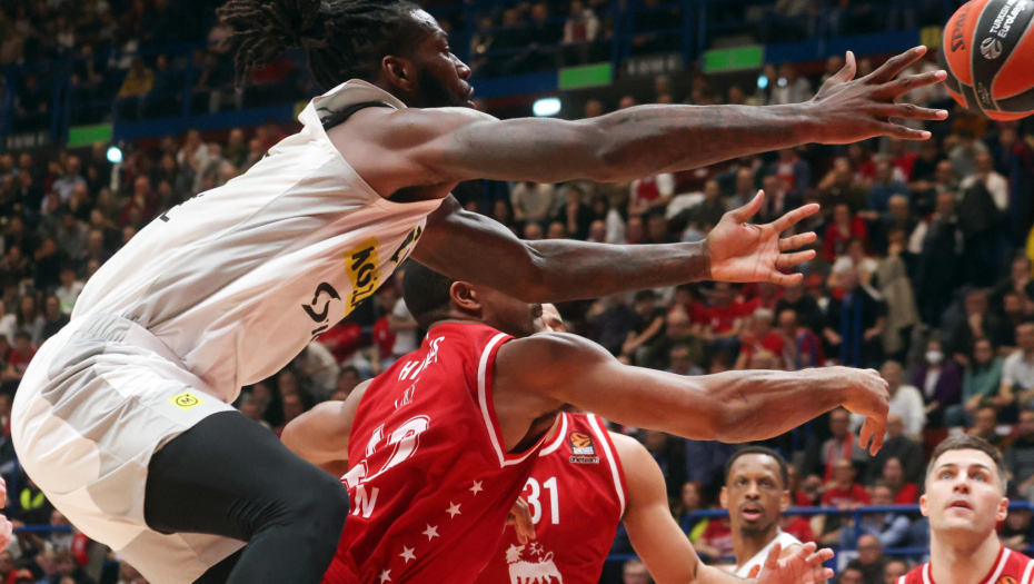 TOP 10 POTEZA EVROLIGE Košarkaš crno-belih izveo maestralan potez, a o ovom zakucavanju se priča (VIDEO)