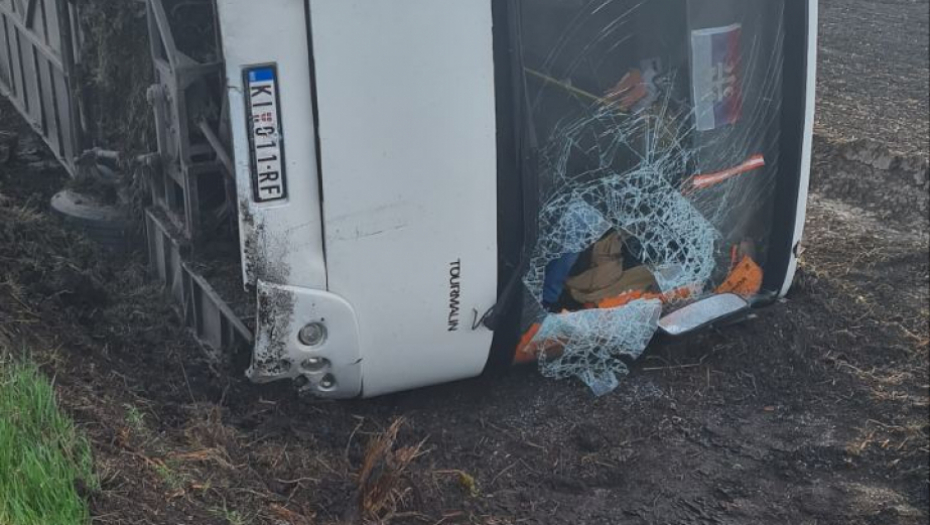 STRAŠNO ISKUSTVO KOJE ĆU DUGO PAMTITI Potresna ispovest putnika iz autobusa koji se prevrnuo kod Kikinde (FOTO)