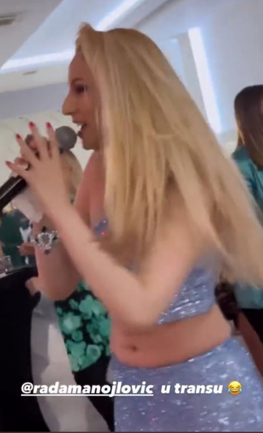 SADA SAM KAO BOJLER Rada Manojlović nabacila stomak i fotografijama šokirala fanove!